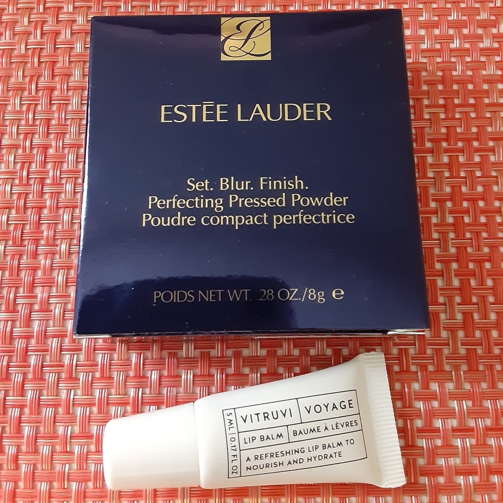 Free gift+ Brand new Estee Lauder pressed Powder